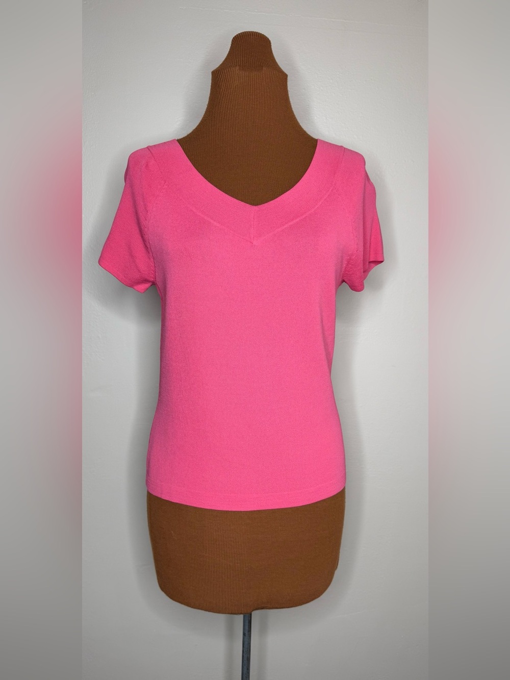 Talbots Bright Pink V-Neck Front and Back Short Sleeve Top Size Small